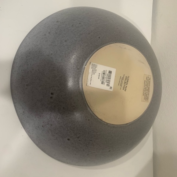 Hudson Park Collection Mink Stoneware Serving Bowl Food Safe Lead Free 12" - Picture 3 of 6